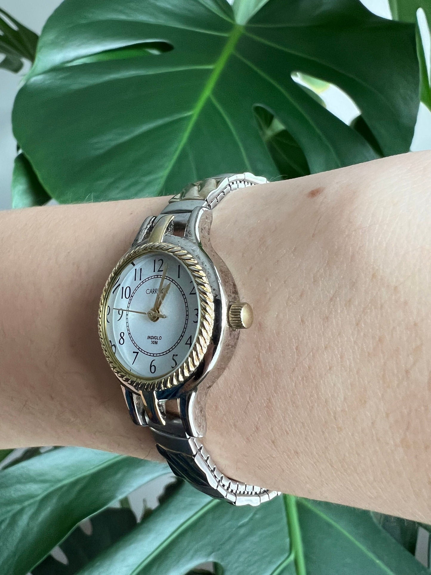 Vintage Carriage Dainty Women’s Watch | Round White Dial | Twisted Bezel Design | Gold/Silver Tone | Stretchy Band