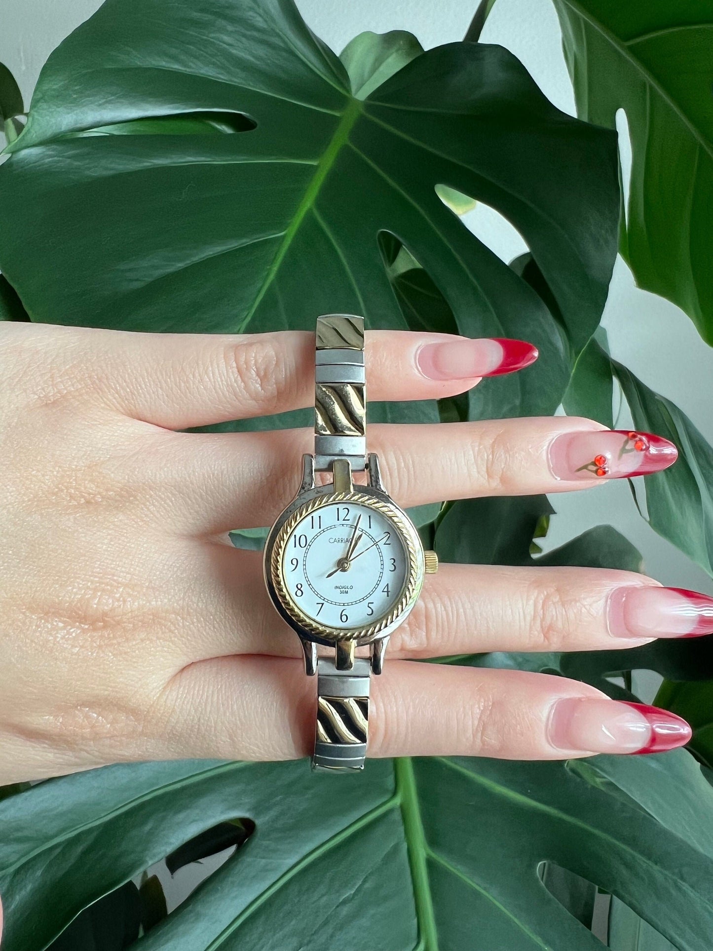 Vintage Carriage Dainty Women’s Watch | Round White Dial | Twisted Bezel Design | Gold/Silver Tone | Stretchy Band