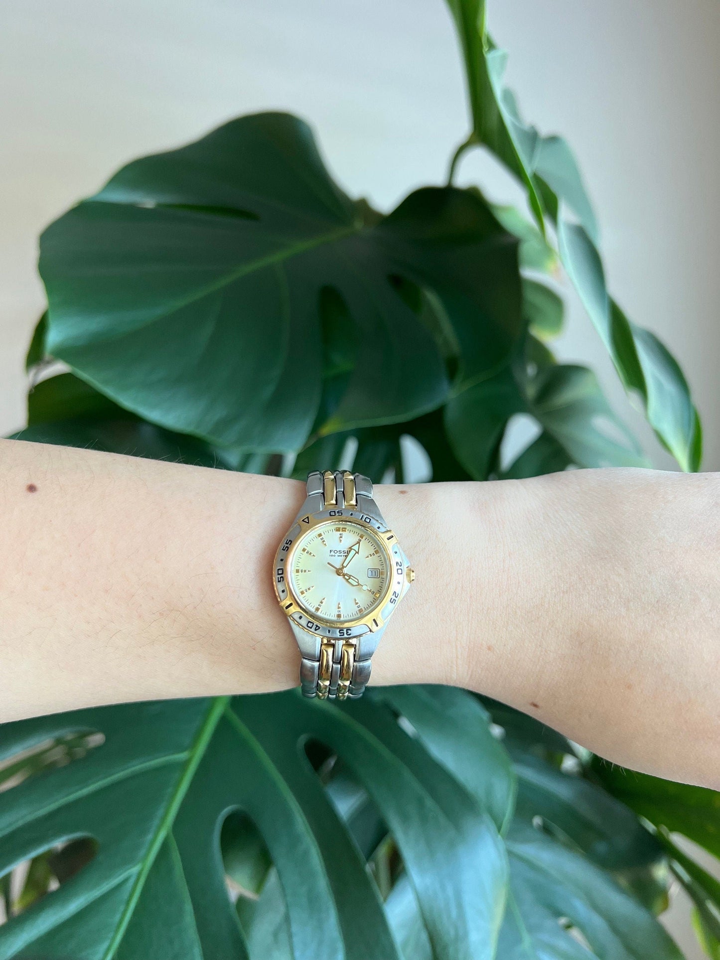 Vintage Fossil Chunky Women’s Watch | Round Gold Dial | Light Green Details | Date Feature | Silver/Gold Tone