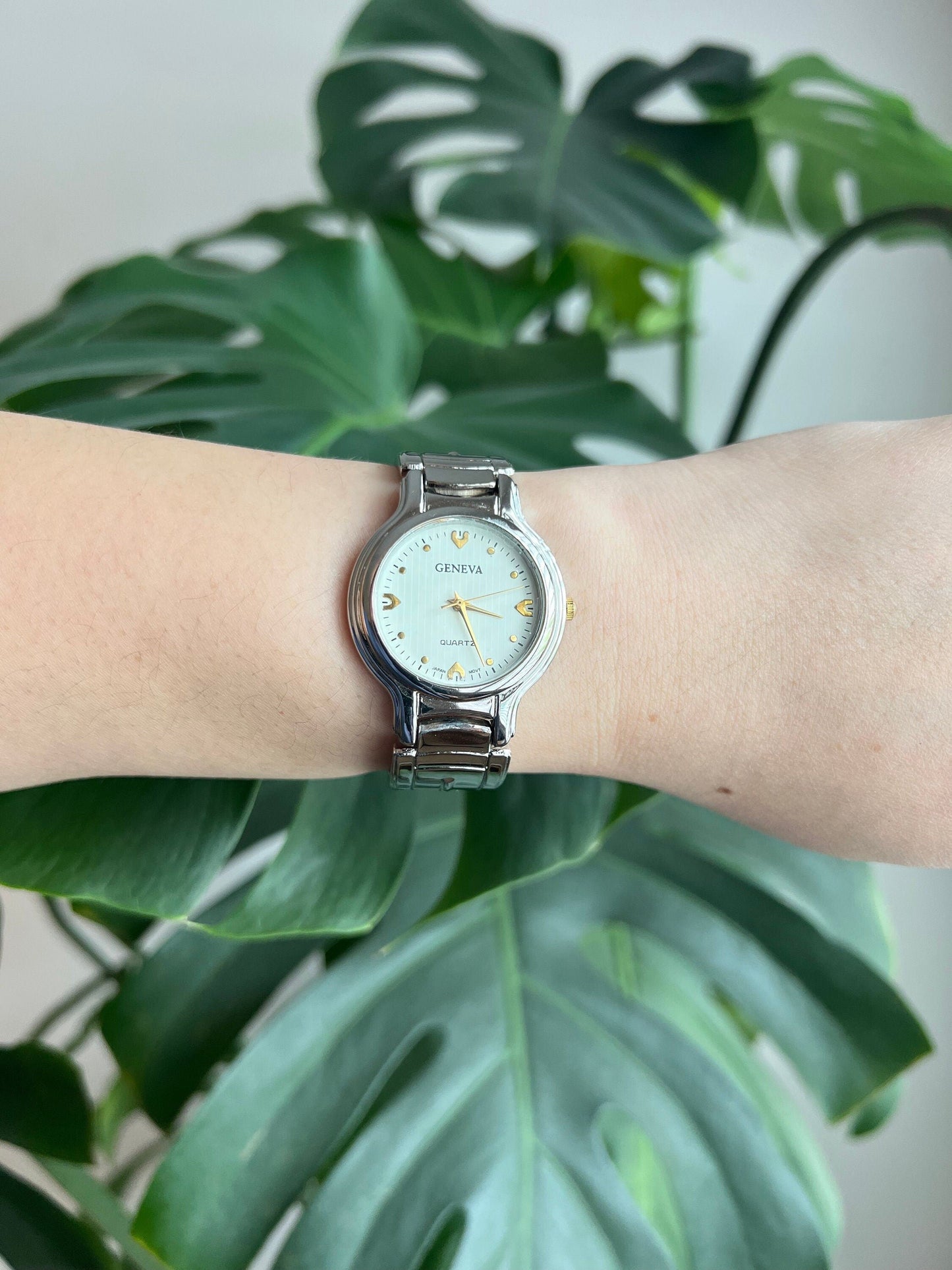 Vintage Geneva Women’s Watch | Round White Dial | Silver Tone