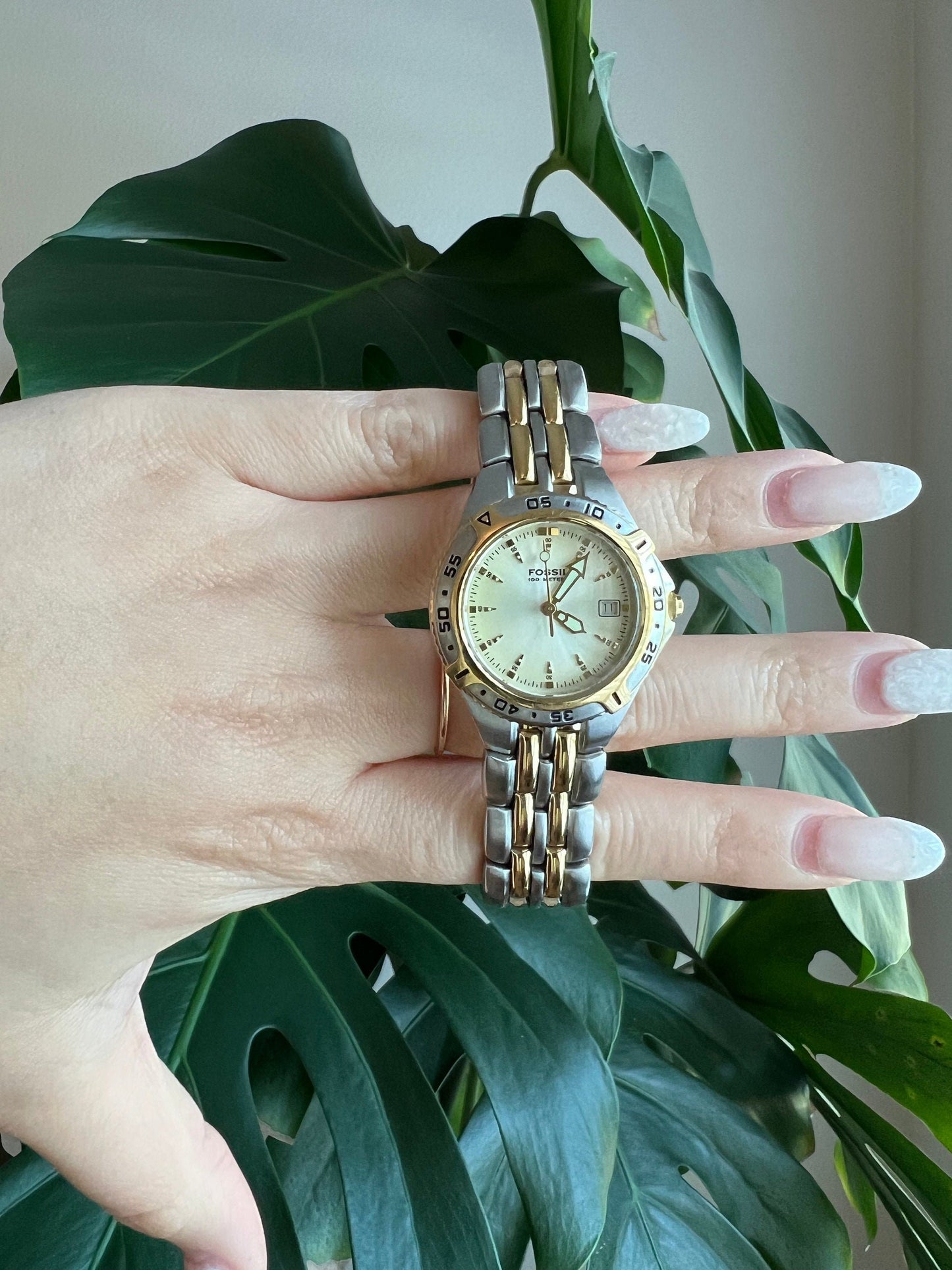 Vintage Fossil Chunky Women’s Watch | Round Gold Dial | Light Green Details | Date Feature | Silver/Gold Tone