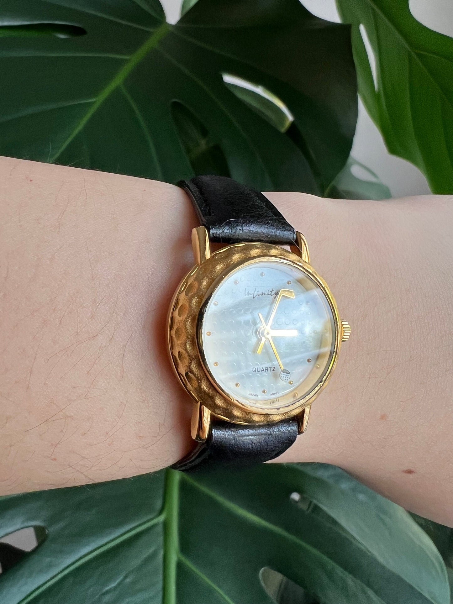 Vintage Infinity Dainty Women’s Watch | White Round Dial | Golf Details | Gold Tone | Black Leather Straps