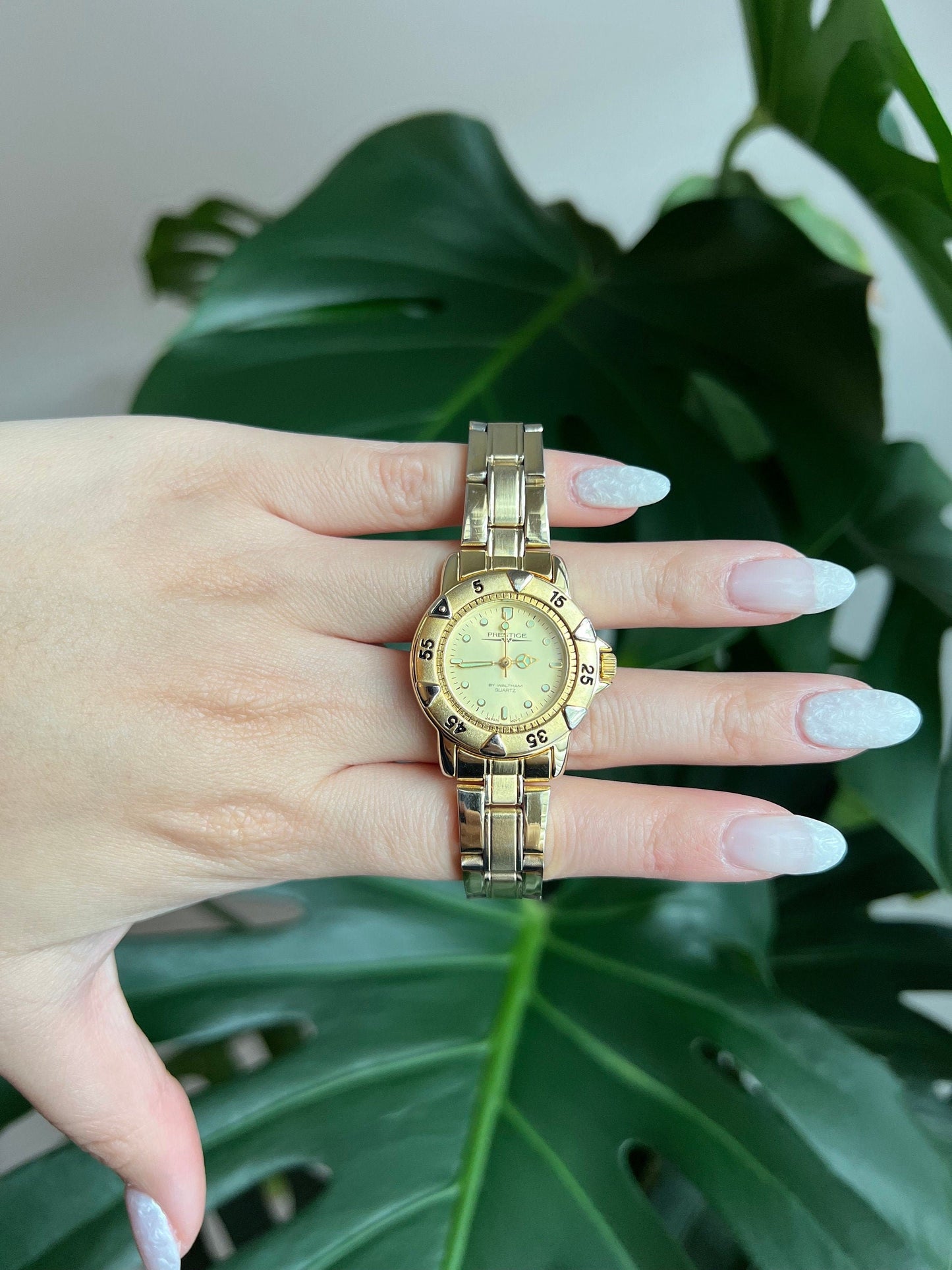 Vintage Prestige Dainty Women’s Watch | Gold Round Dial | Green Details | Gold Tone