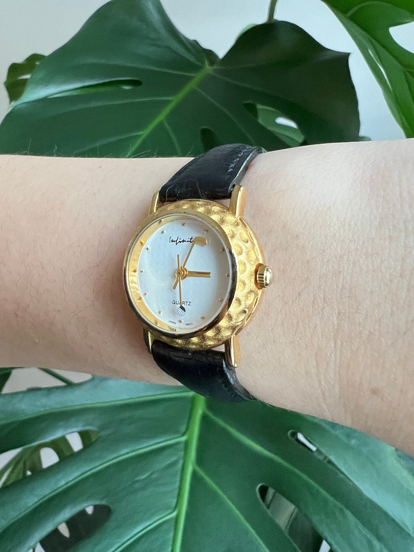 Vintage Infinity Dainty Women’s Watch | White Round Dial | Golf Details | Gold Tone | Black Leather Straps