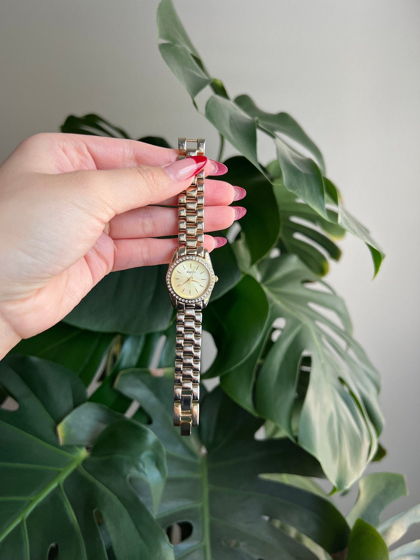 Vintage Aspire Women’s Watch | Round Gold Dial | Crystal Bezel | Gold Tone