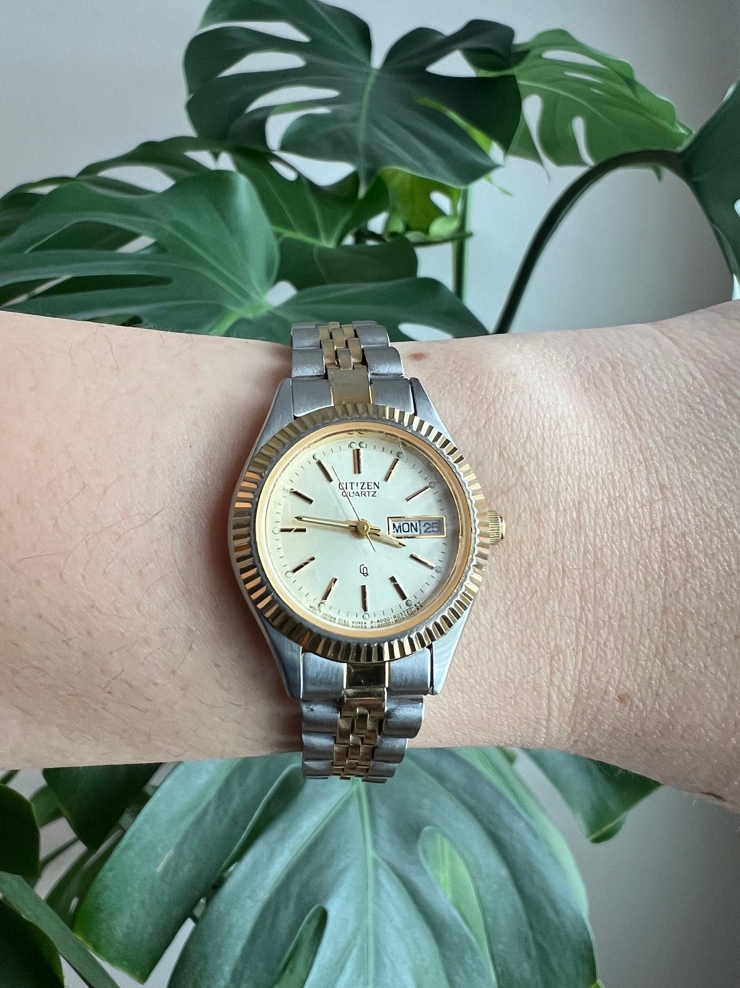 Vintage Citizen Dainty Women’s Watch | Round Gold Dial | Day Date Feature | Silver/Gold Tone