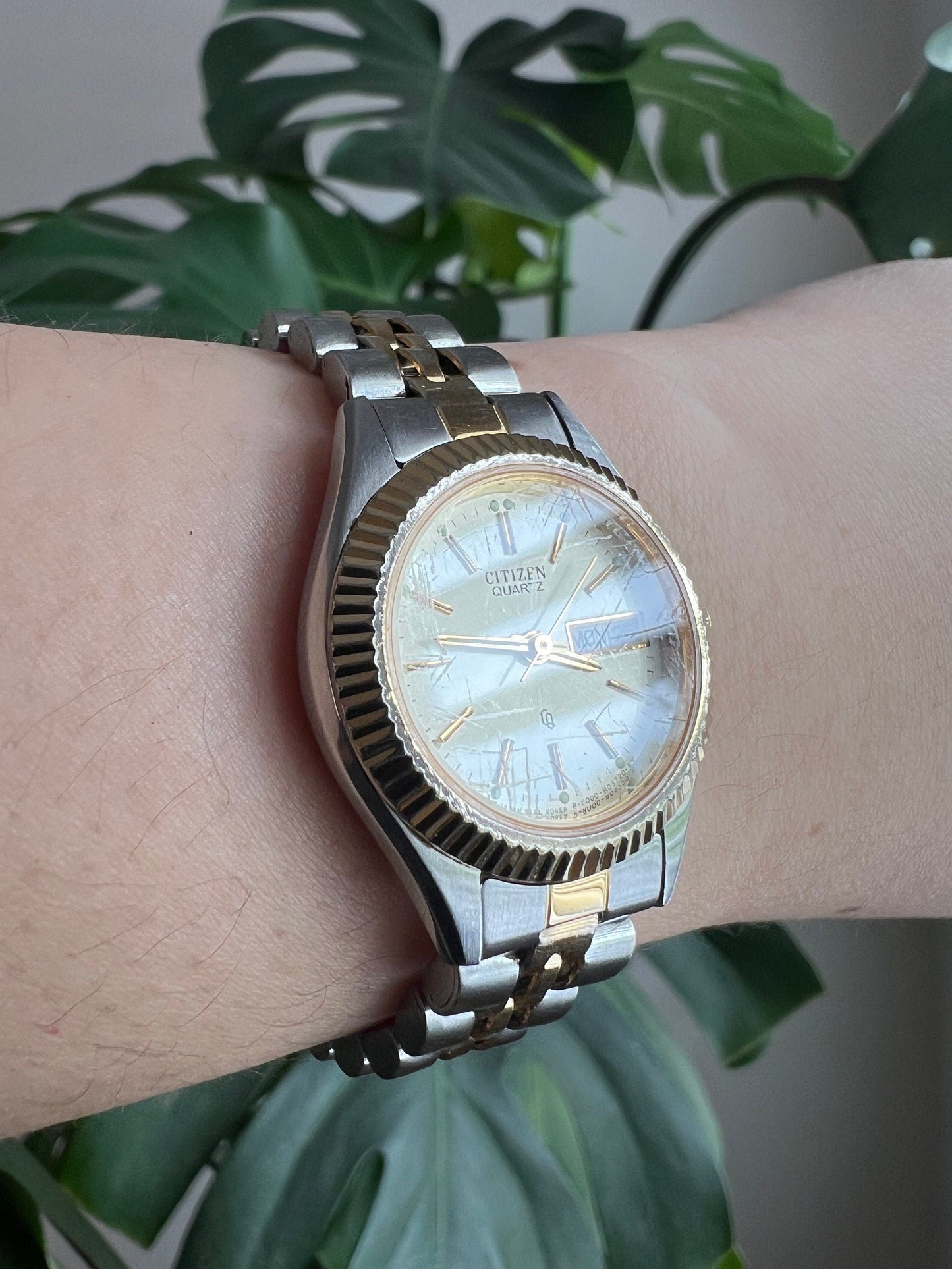 Vintage Citizen Dainty Women’s Watch | Round Gold Dial | Day Date Feature | Silver/Gold Tone