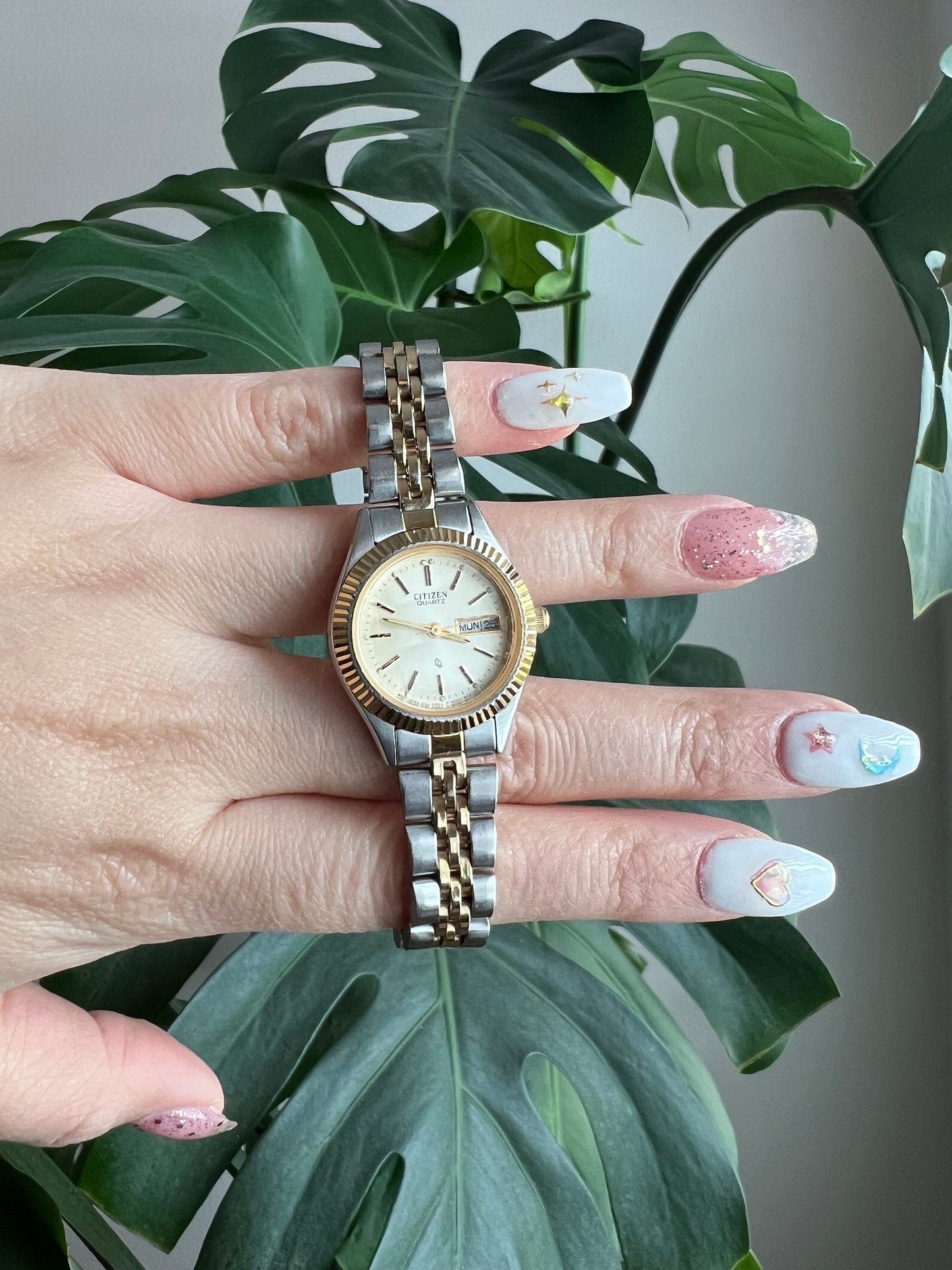 Vintage Citizen Dainty Women’s Watch | Round Gold Dial | Day Date Feature | Silver/Gold Tone