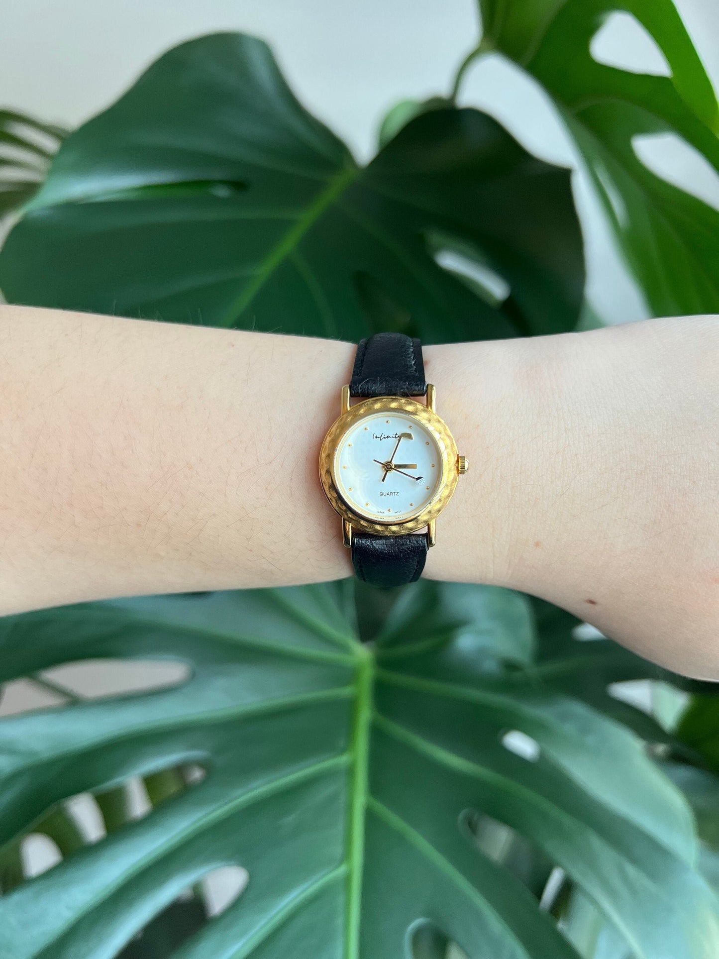 Vintage Infinity Dainty Women’s Watch | White Round Dial | Golf Details | Gold Tone | Black Leather Straps