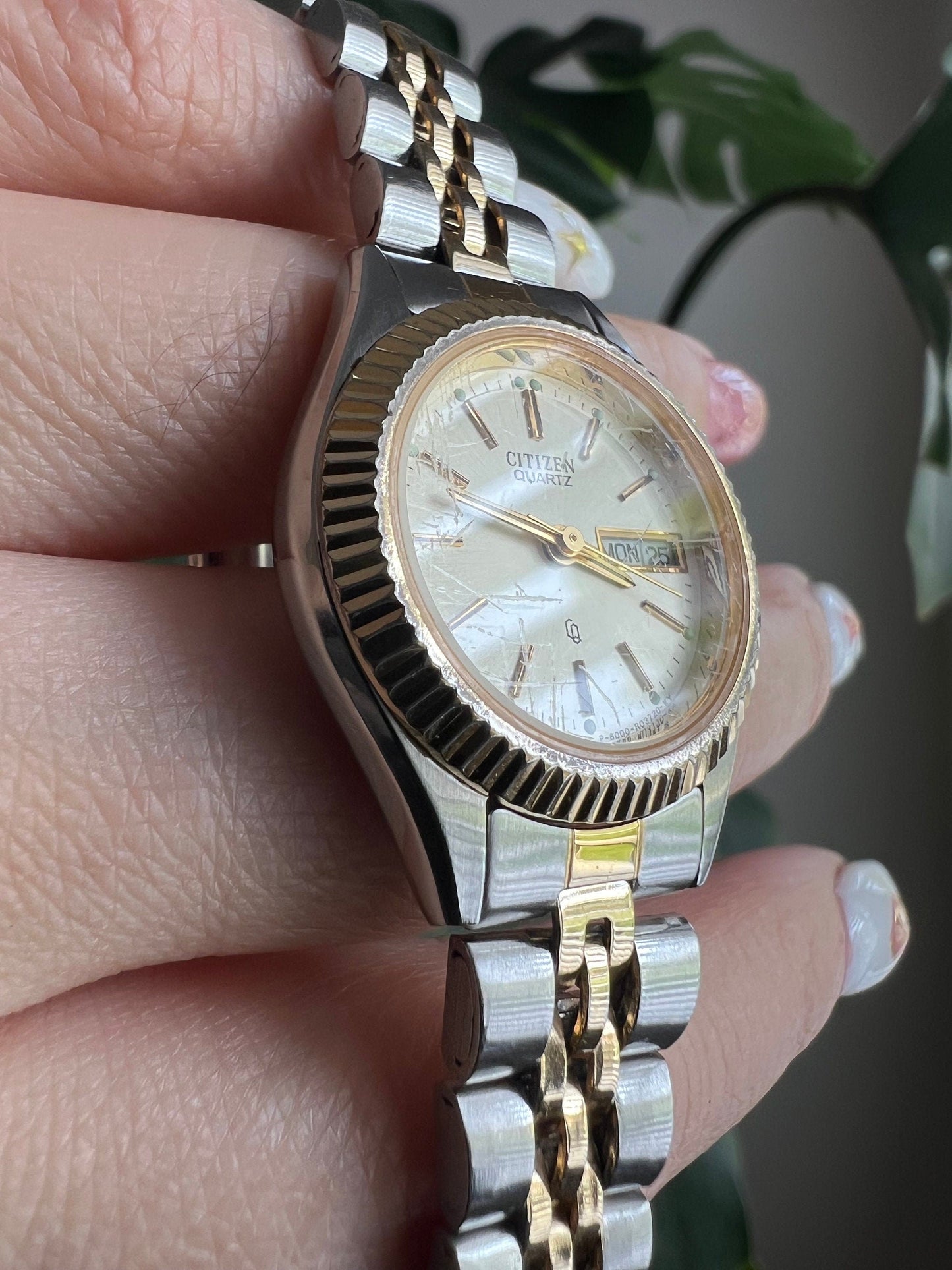 Vintage Citizen Dainty Women’s Watch | Round Gold Dial | Day Date Feature | Silver/Gold Tone