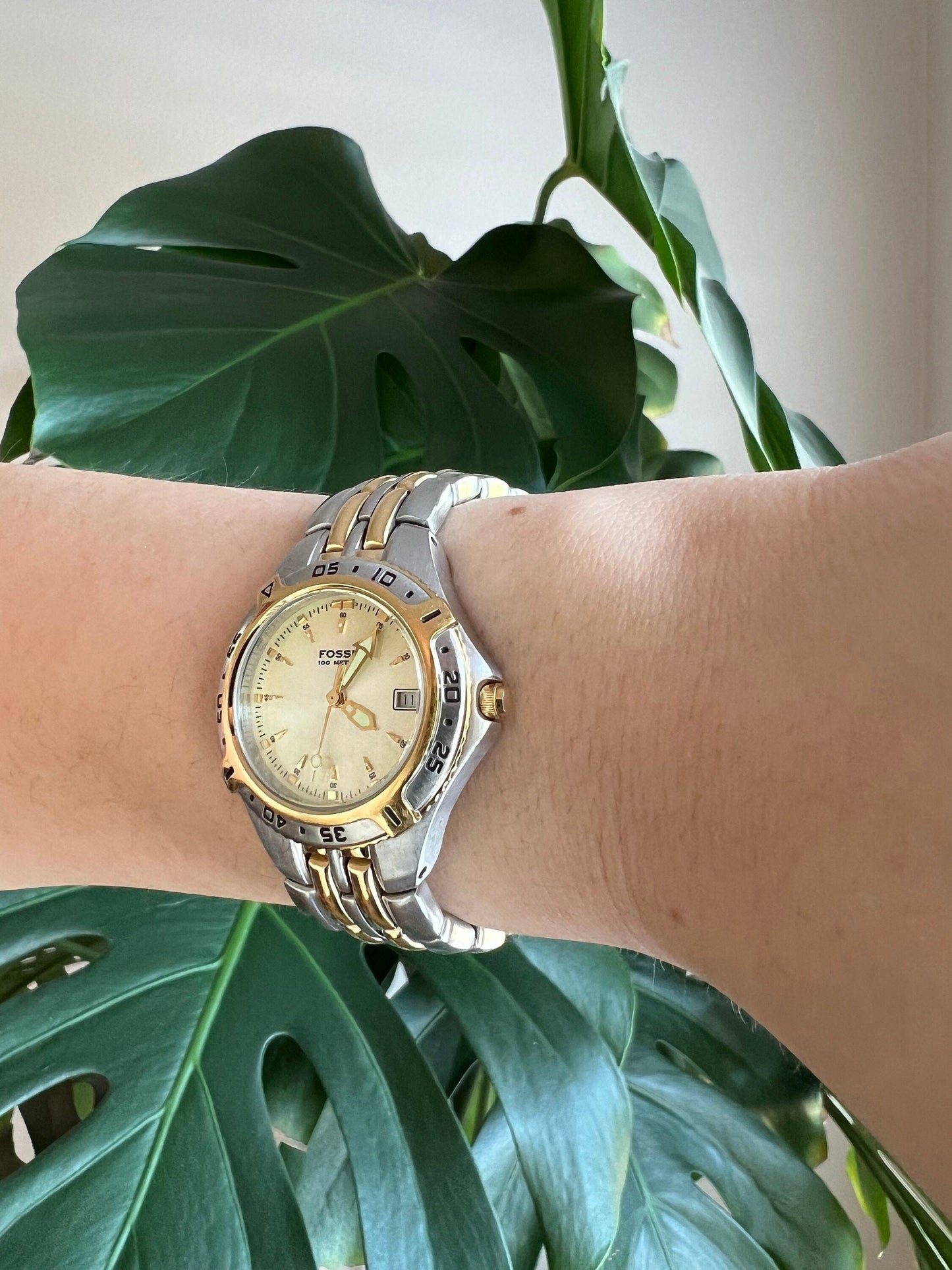 Vintage Fossil Chunky Women’s Watch | Round Gold Dial | Light Green Details | Date Feature | Silver/Gold Tone