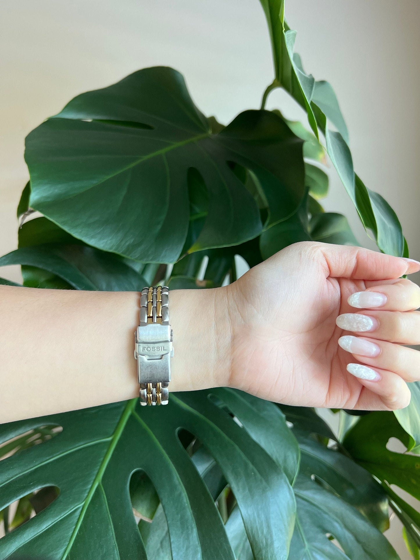 Vintage Fossil Chunky Women’s Watch | Round Gold Dial | Light Green Details | Date Feature | Silver/Gold Tone