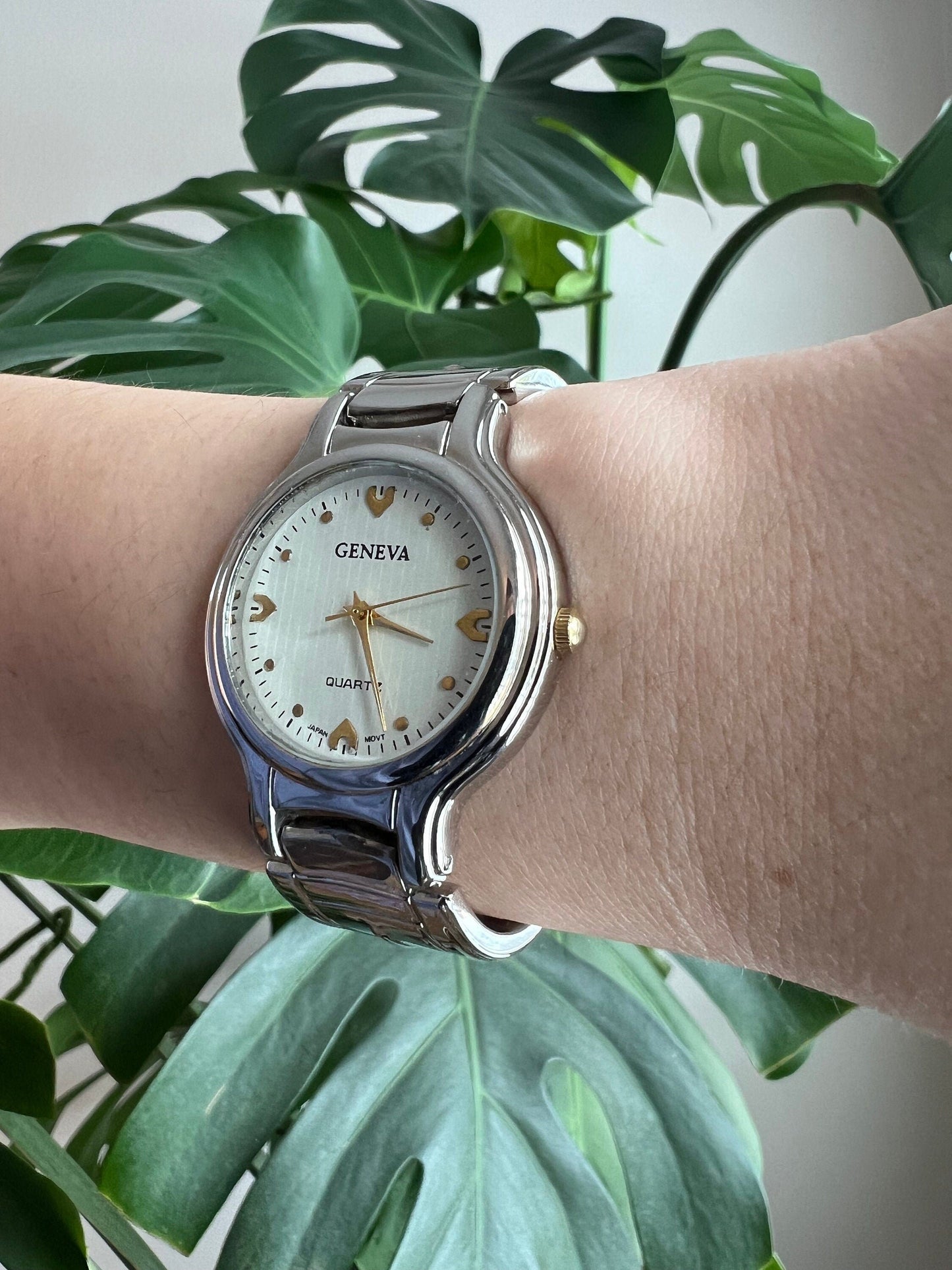 Vintage Geneva Women’s Watch | Round White Dial | Silver Tone