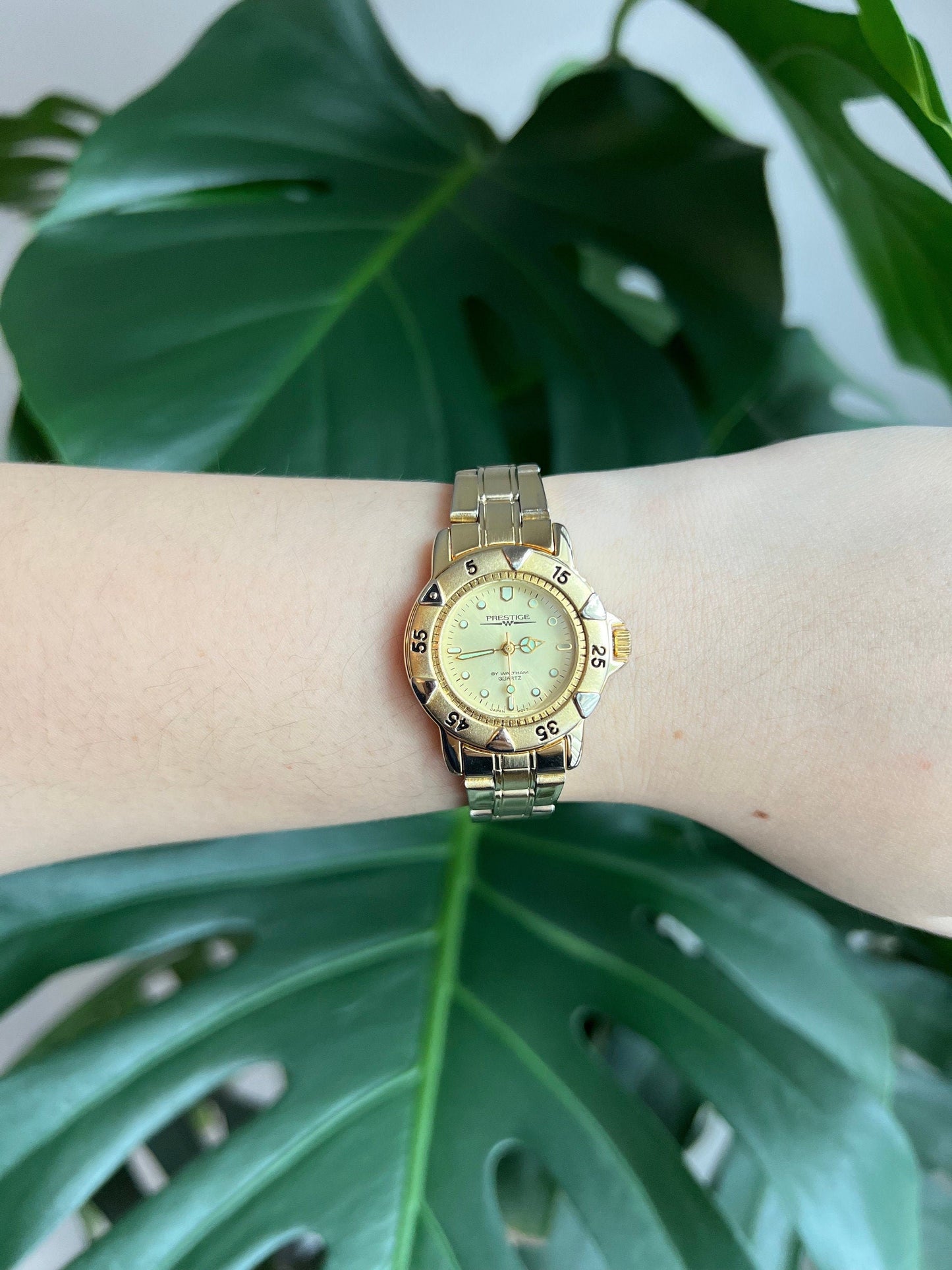 Vintage Prestige Dainty Women’s Watch | Gold Round Dial | Green Details | Gold Tone