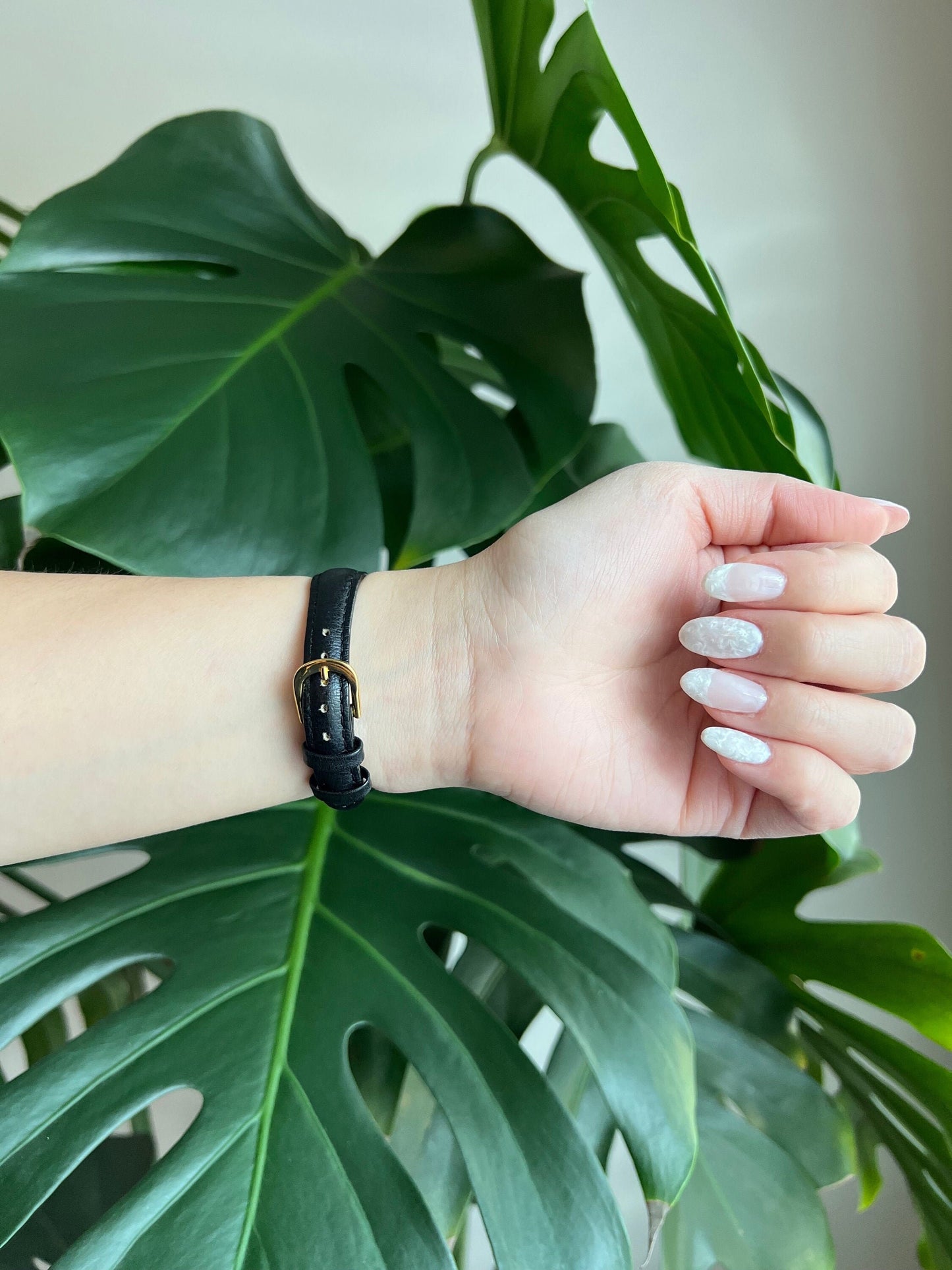 Vintage Infinity Dainty Women’s Watch | White Round Dial | Golf Details | Gold Tone | Black Leather Straps