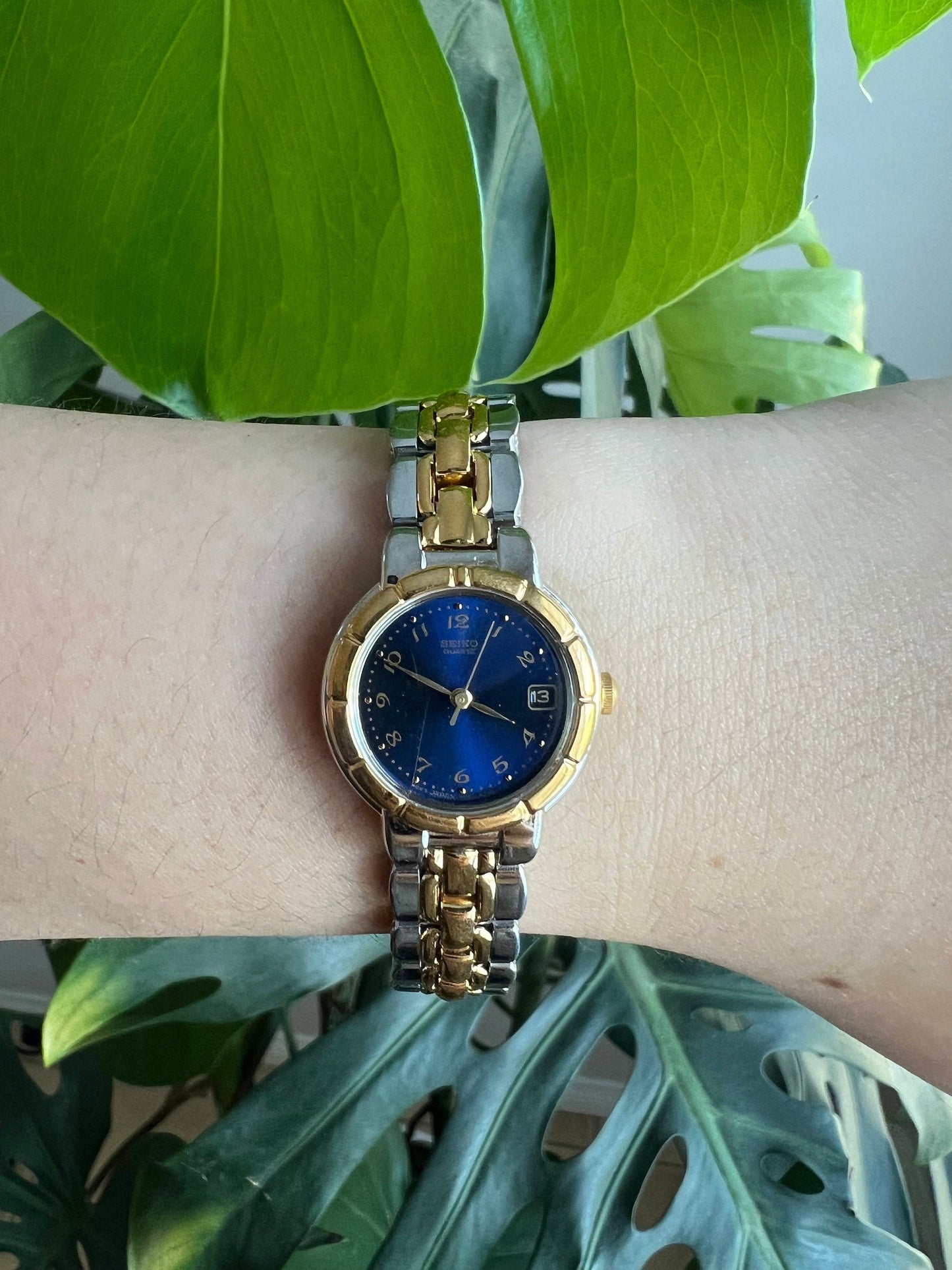 Vintage Seiko Quartz Dainty Watch | Deep Blue Dial | Gold/Silver Tone | Date Feature