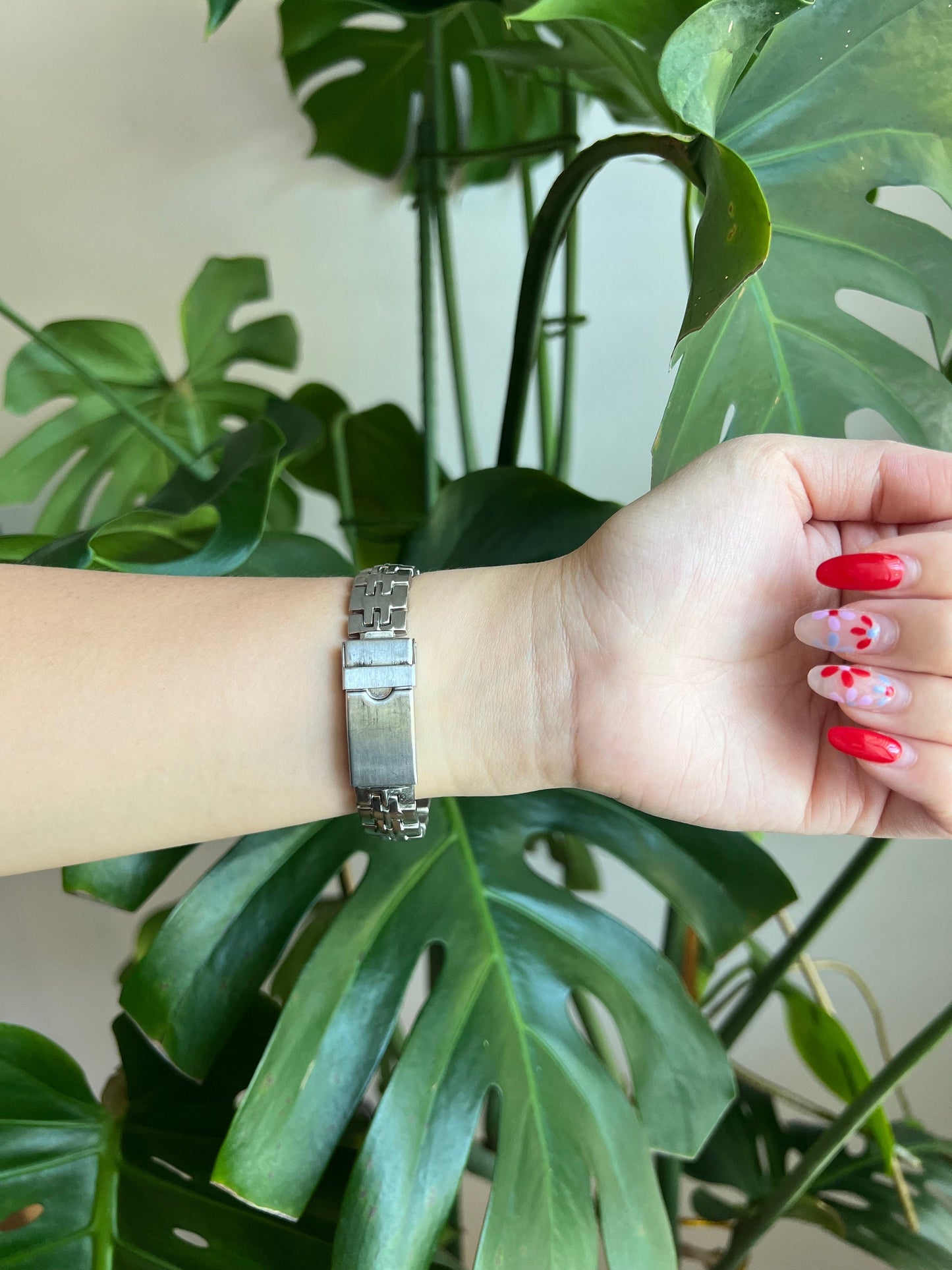 Vintage Rumours Dainty Women’s Watch | Round Red Gradient Dial | Silver Tone