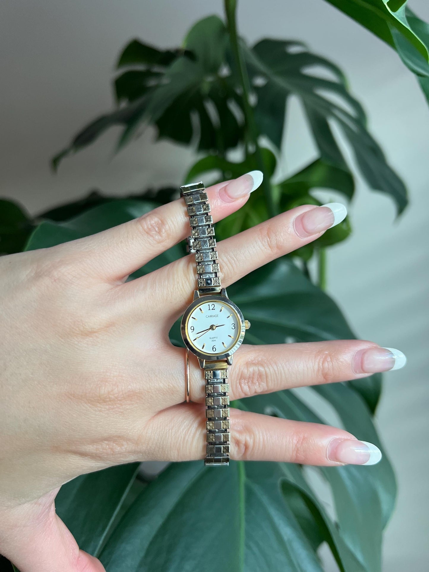 Vintage Carriage Quartz Dainty Women’s Watch | Round White Dial | Silver/Gold Tone | Stretchy Band | NON-WORKING