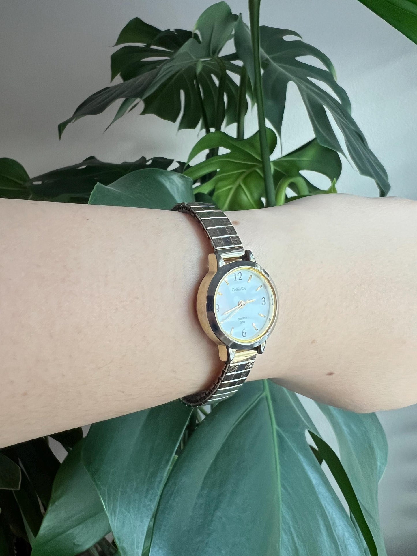 Vintage Carriage Quartz Dainty Women’s Watch | Round White Dial | Silver/Gold Tone | Stretchy Band | NON-WORKING