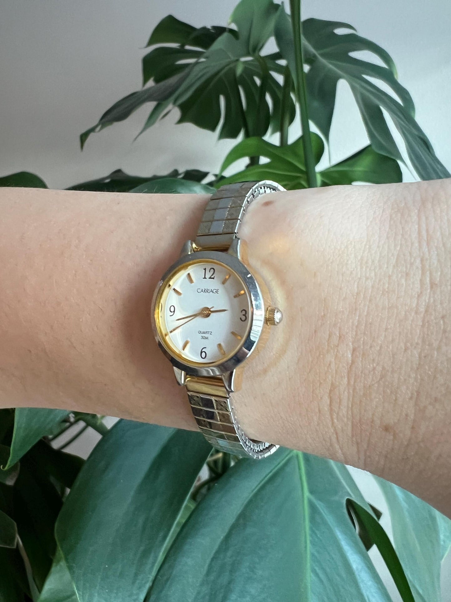 Vintage Carriage Quartz Dainty Women’s Watch | Round White Dial | Silver/Gold Tone | Stretchy Band | NON-WORKING