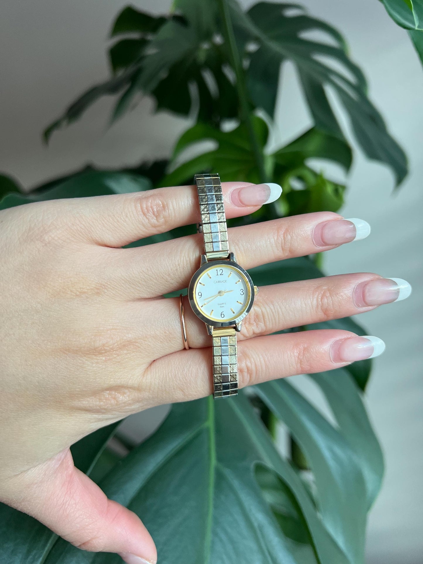 Vintage Carriage Quartz Dainty Women’s Watch | Round White Dial | Silver/Gold Tone | Stretchy Band | NON-WORKING